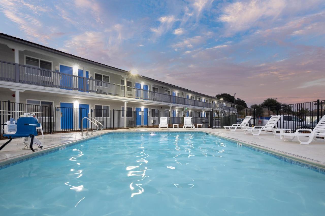 Days Inn By Wyndham Arroyo Grande Pismo Beach Exterior photo